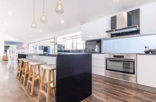 Bokarina House | Pet Friendly House Opposite Bokarina Beach