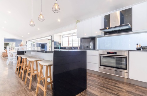 Bokarina House | Pet Friendly House Opposite Bokarina Beach