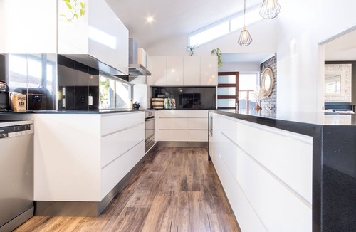 Bokarina House | Pet Friendly House Opposite Bokarina Beach