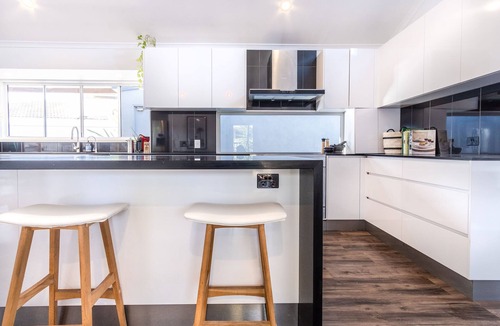 Bokarina House | Pet Friendly House Opposite Bokarina Beach