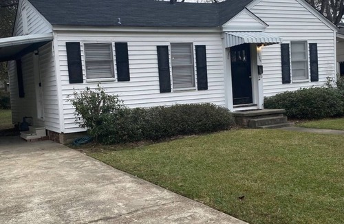 Monroe House | Pet friendly house with covered parking