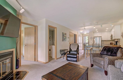 Mountain House Condo | Pet Friendly in Keystone! On River Trail. Walk to Festivals, Dining, Shops