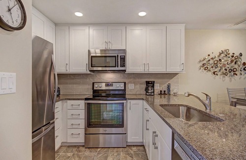 Mountain House Condo | Pet Friendly in Keystone! On River Trail. Walk to Festivals, Dining, Shops