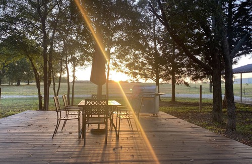 Gordonville Cabin | Pet friendly including Horses with fenced yard for both, 10 minutes Lake Texoma