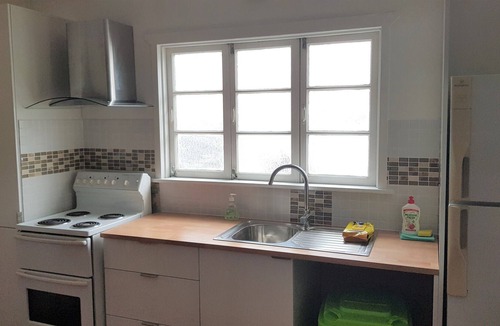 Kedron House | Pet friendly inside. Relocators welcome. Storage downstairs