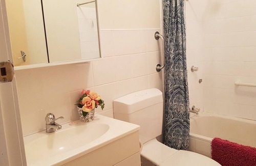 Kedron House | Pet friendly inside. Relocators welcome. Storage downstairs