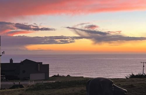 Manchester Cottage | Pet Friendly, Irish Beach Getaway.