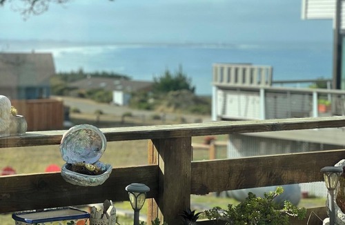 Manchester Cottage | Pet Friendly, Irish Beach Getaway.