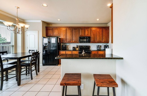 Las Colinas House | Pet-Friendly Irving Townhome w/Patio + Grill!