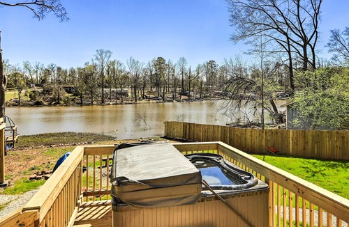 Jackson House | Pet-Friendly Jackson Lake Property with Fire Pit!