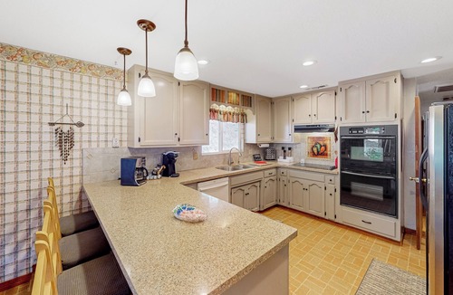 Jamestown House | Pet-Friendly Jamestown Home w/Sweeping Views!