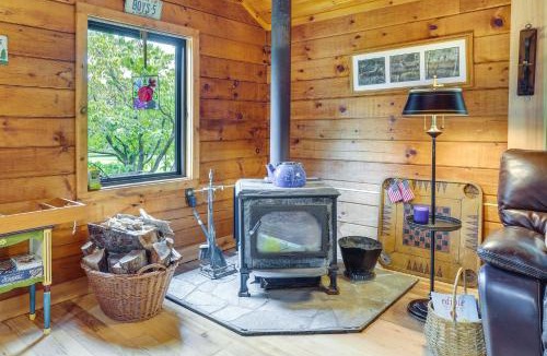 Jamestown Apartment | Pet-Friendly Jamestown Cabin with Fire Pit and Deck!