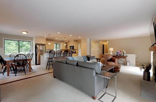 Huddleston House | Pet Friendly, Kayak, Game Table! Come Visit "On The Rocks"!
