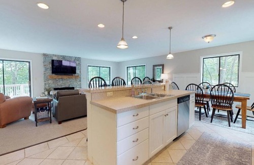 Huddleston House | Pet Friendly, Kayak, Game Table! Come Visit "On The Rocks"!