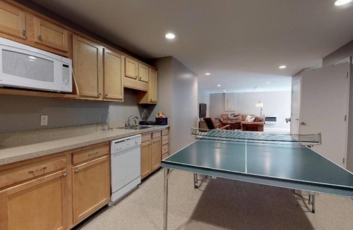 Huddleston House | Pet Friendly, Kayak, Game Table! Come Visit "On The Rocks"!