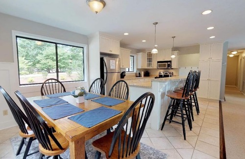 Huddleston House | Pet Friendly, Kayak, Game Table! Come Visit "On The Rocks"!