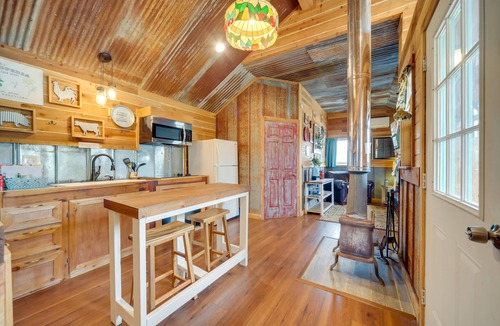 Kerrville Cabin | Pet-Friendly Kerrville Vacation Rental Farmhouse