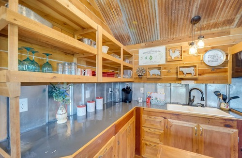 Kerrville Cabin | Pet-Friendly Kerrville Vacation Rental Farmhouse