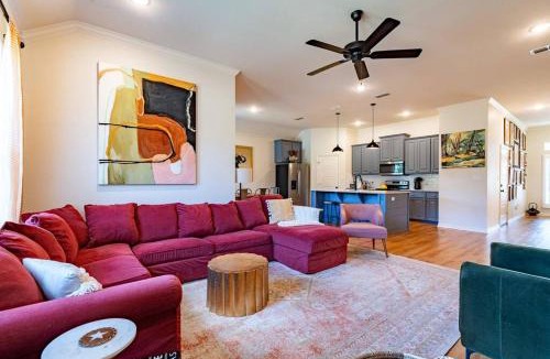 Tyler House | Pet Friendly, King Bed, Fire Pit