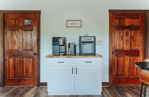 Afton Apartment | Pet-Friendly King Suite w/Desk & Smart Entry