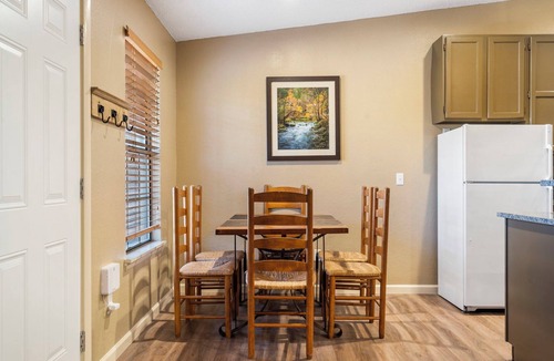 Kimberling City House | Pet-Friendly Lake Access Bungalow w/Pickleball, Mini Golf, Community Pool & Free Attraction Tickets