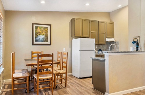 Kimberling City House | Pet-Friendly Lake Access Bungalow w/Pickleball, Mini Golf, Community Pool & Free Attraction Tickets