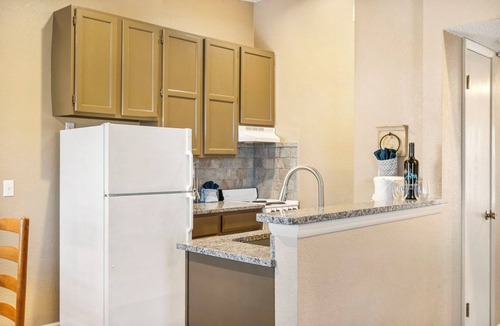 Kimberling City House | Pet-Friendly Lake Access Bungalow w/Pickleball, Mini Golf, Community Pool & Free Attraction Tickets