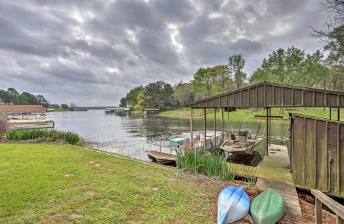 Athens House | Pet-Friendly Lake Athens Home with Fireplace!