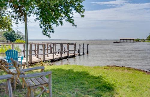 Tow House | Pet-Friendly Lake Buchanan Retreat w/Fire Pit!