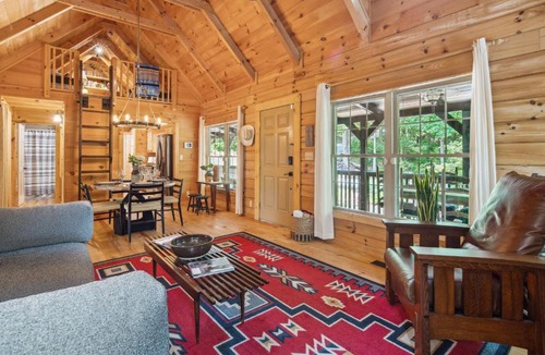 Rutherfordton House | Pet-Friendly Lake Lure Cabin w/Outdoor Oasis!