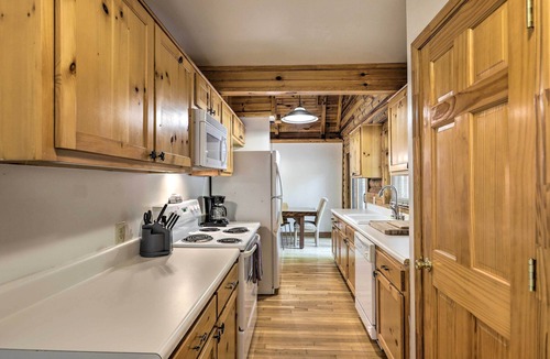 Eatonton Cabin | Pet-Friendly Lake Oconee Cabin w/Boat Dock!