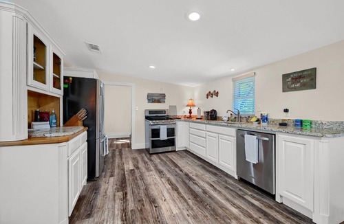Gordonville House | Pet Friendly, Lake View Cabin with Boat Trailer Parking