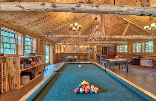 Levering Cabin | Pet Friendly Lakefront Cabin
