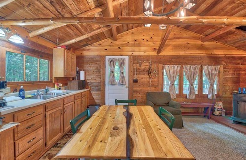 Levering Cabin | Pet Friendly Lakefront Cabin