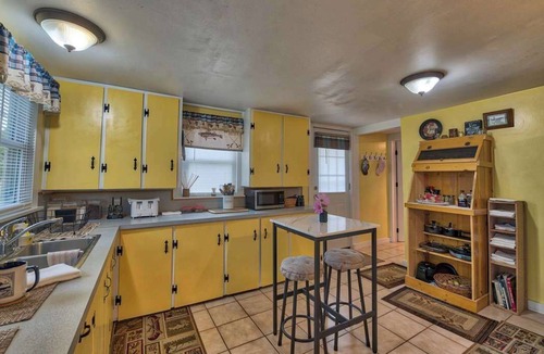 Levering Cabin | Pet Friendly Lakefront Cabin