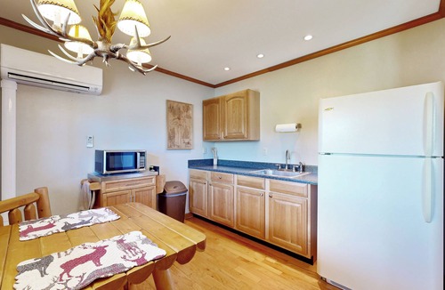 Murphysboro Cabin | Pet-Friendly Lakeside Gem 4 Mi to Dtwn Murphysboro