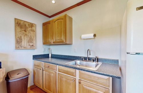 Murphysboro Cabin | Pet-Friendly Lakeside Gem 4 Mi to Dtwn Murphysboro