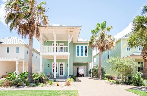 Cinnamon Shore House | Pet-Friendly, Lakeside Home at Cinnamon Shore w/Access to Pools & More