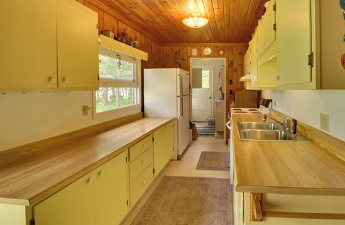Vergas Cabin | Pet-Friendly Lakeside Cabin w/Dock & Fire Pit