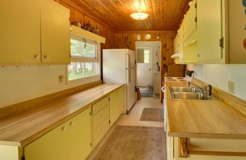 Vergas House | Pet-Friendly Lakeside Cabin w/Dock & Fire Pit
