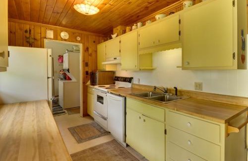 Vergas House | Pet-Friendly Lakeside Cabin w/Dock & Fire Pit