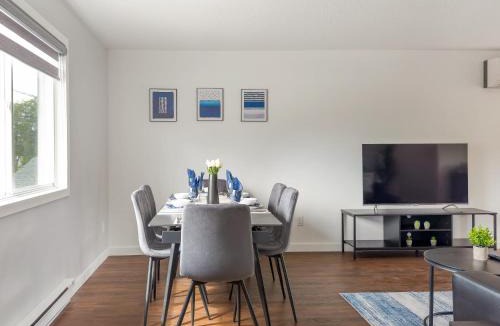 Bobcaygeon Apartment | Pet-Friendly Large 3-Bedroom - Bobcaygeon