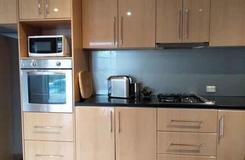 Glen Iris House | 🐶 PET FRIENDLY : Large 5bd,3bth,pool,public transport .🐶