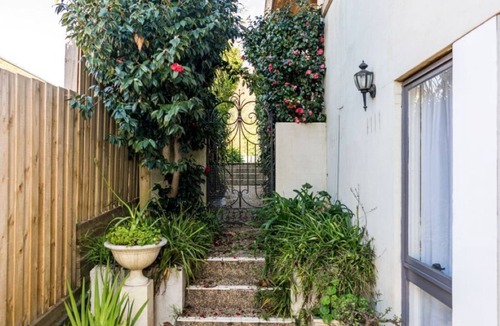 Glen Iris House | 🐶 PET FRIENDLY : Large 5bd,3bth,pool,public transport .🐶