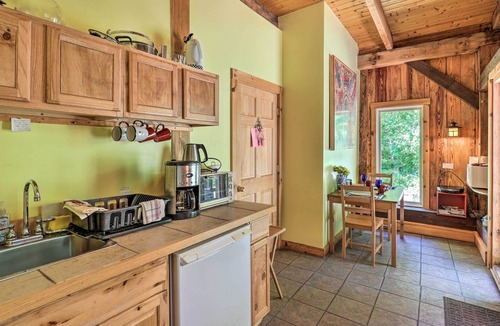 Marshall Apartment | Pet-Friendly Leicester/Asheville Mtn View Escape