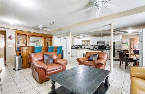 Lilburn Apartment | Pet-Friendly Lilburn Duplex with Patio and Grills!