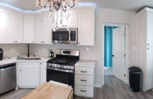 St. Johns House | Pet Friendly Little White House