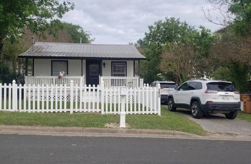 St. Johns House | Pet Friendly Little White House