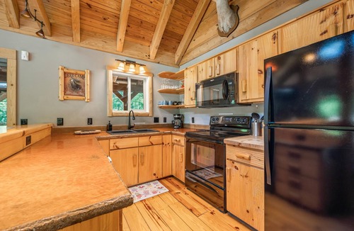 Unionville Cabin | Pet friendly, located by Lake Lemon
