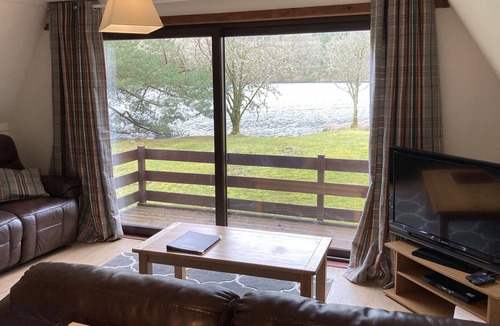 South Laggan Ski Chalet | Pet friendly Lodge with Loch view